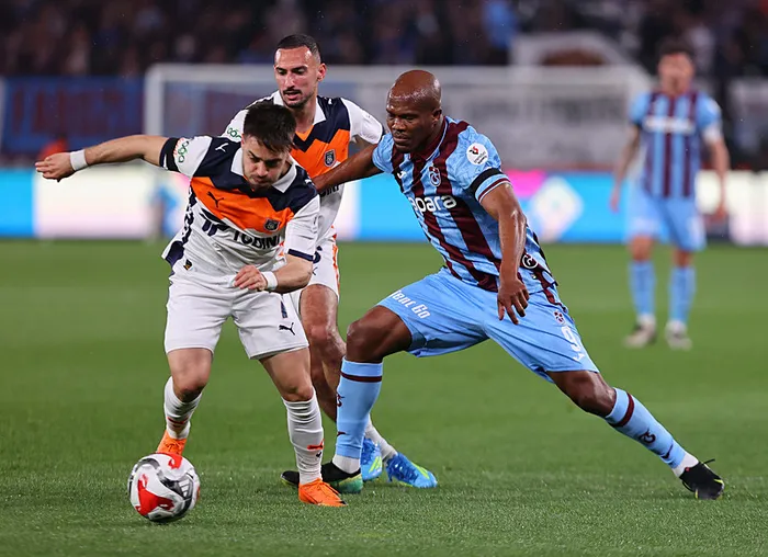canli-super-ligde-trabzonspor-basaksehir-maci-1776621449542.jpeg