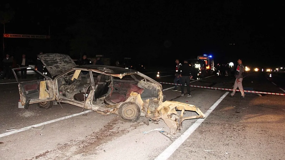 Çankırı’da feci kaza: İki otomobil çarpıştı: 1 ölü, 3 yaralı Çankırı’da feci kaza: İki otomobil çarpıştı: 1 ölü, 3 yaralı