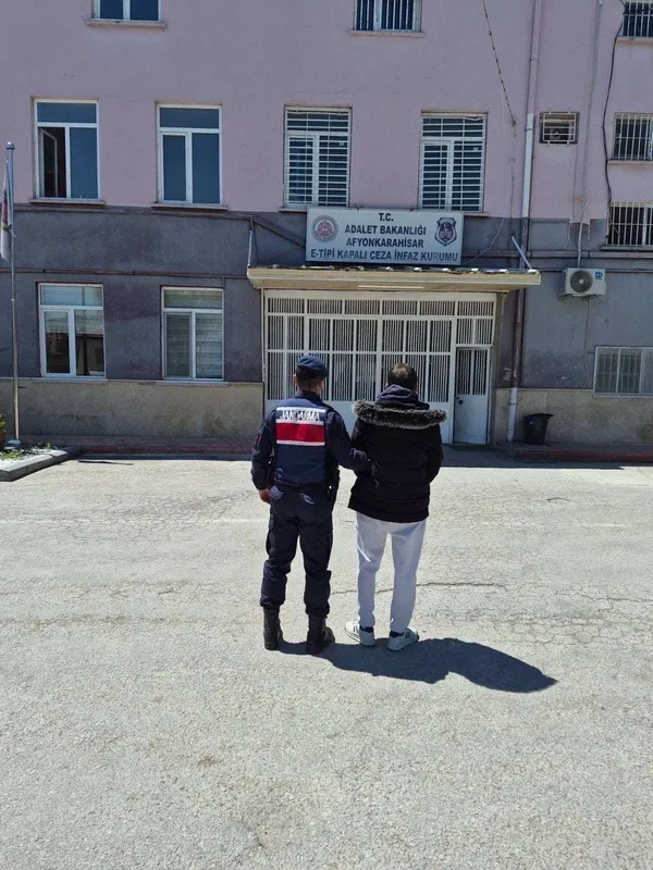 afyonda-teror-dolandiricilik-ve-hirsizlik-suphelileri-tek-tek-yakalandi-1778499236502.jpg