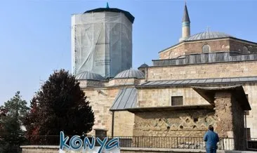 Mevlana Müzesi’nin turkuaz kubbesi 100 ton yükten kurtarıldı