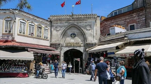 Kapalıçarşı’da 23 iş yerine ’kaçak pırlanta’ operasyonu: Piyasa değeri 1 milyar 250 milyon lira...