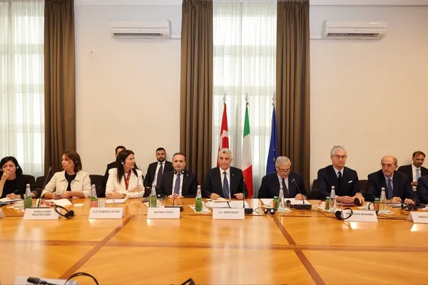 bakan-bolat-romada-acikladi-turkiye-italya-ticaretinde-yeni-tesvikler-masada-1789822019838.jpg