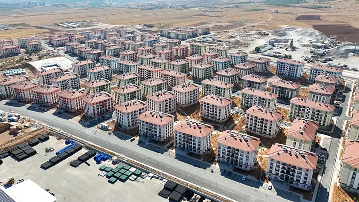 Depremzede çift sağlam eve koştu Depremzede çift sağlam eve koştu