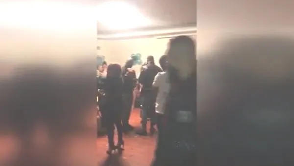 İstanbul'da Nijeryalıların çılgın ev partisine polisten corona virüsü baskını kamerada | Video