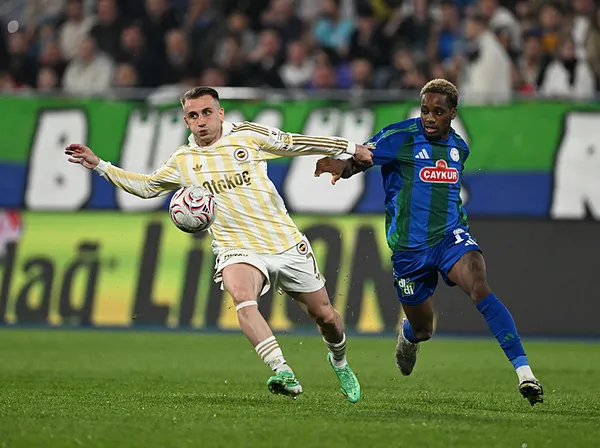 canli-super-ligde-rizespor-fenerbahce-maci-ilk-gol-12-dakikada-geldi-1791652913446.jpeg