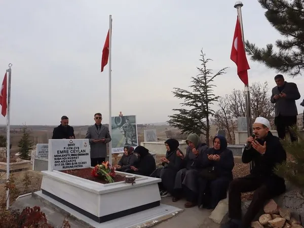 sehit-emre-ceylan-sahadetinin-4-yilinda-dualarla-anildi-1765291018699.jpg