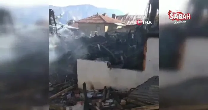 İki katlı ahşap ev yanarak kullanılmaz hale geldi | Video