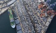 Haydarpaşa Limanı’nda bekleyen binlerce sıfır otomobil havadan görüntülendi