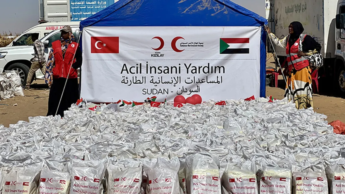 Türk Kızılay'ın Sudan'a yardımları sürüyor