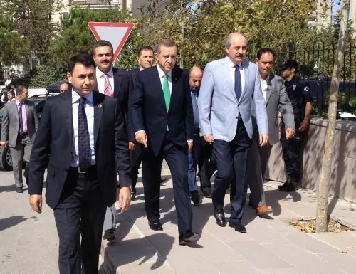 Başbakan Erdoğan ve Numan Kurtulmuş beraber yürüdü