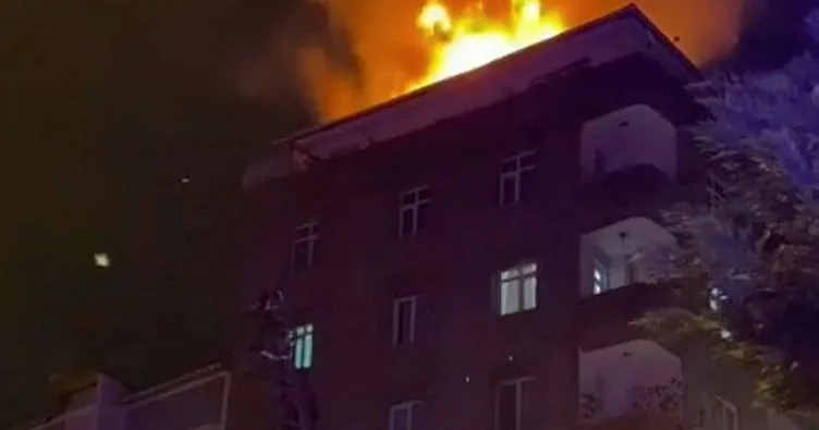 Küçükçekmece’de 5 katlı binanın çatısındaki yangın söndürüldü
