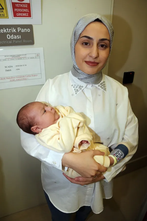 adana-sehir-hastanesinin-ilk-tup-bebegi-dunyaya-geldi-1727248226090.jpg