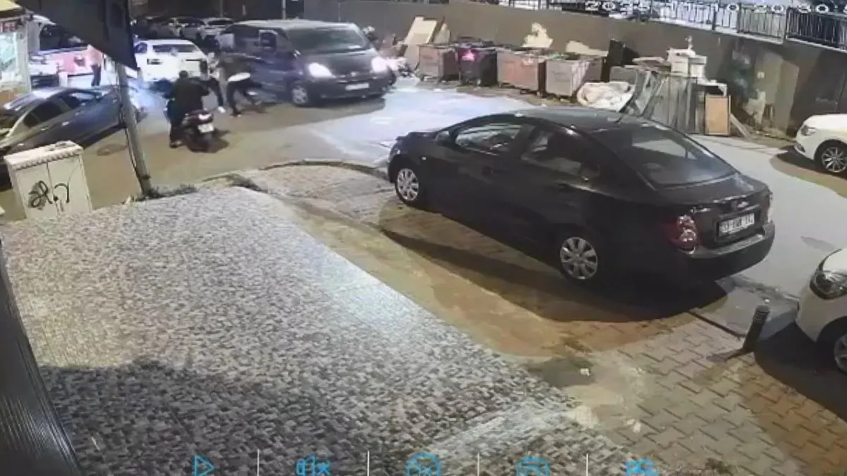 Şişli’de ‘yol verme’ dehşeti kamerada: Bıçakladı yetmedi kovaladı! Şişli’de ‘yol verme’ dehşeti kamerada: Bıçakladı yetmedi kovaladı!