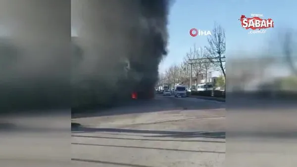 Park halindeyken yanmaya başlayan araç hurdaya döndü | Video
