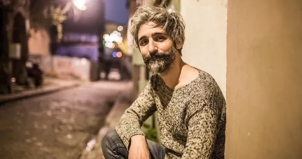 Sen neymişsin be Manuş baba!