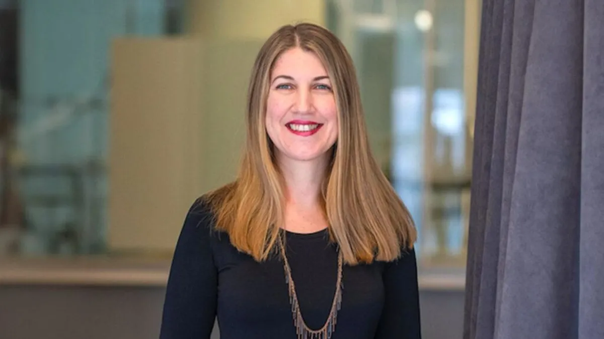 Taşın kalbinde göğün eşiğinde