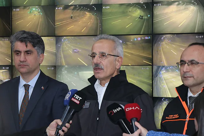 bakan-uraloglu-2025te-ulasimda-dev-adimlar-atilacak-1735678529144.jpeg