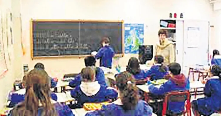 İtalya okullarda ‘cinsiyetsizliği’ yasakladı