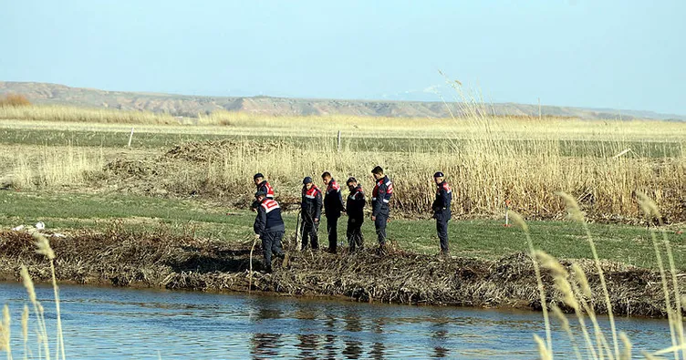 Genç kıza ters kelepçeyle korkunç infaz!