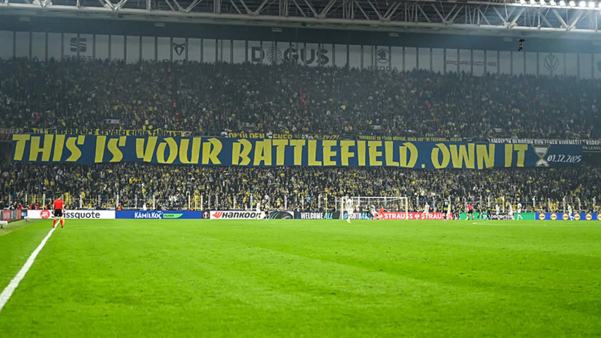 Fenerbahçe taraftarından Galatasaray derbisi için pankart!