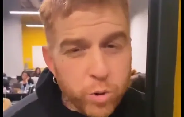 Hollanda formalı Gökhan Özoğuz'un çirkin videosuna vatandaştan tepki: Sahipsiz değil karaktersizsin!