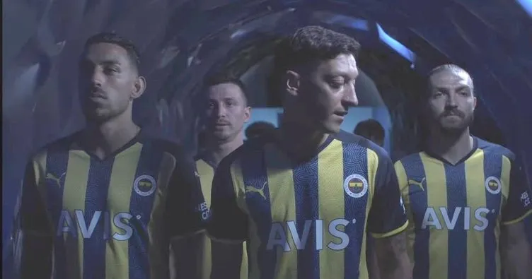 Fenerbahçe’nin yeni sezon formaları tanıtıldı! Mesut Özil açıklaması...