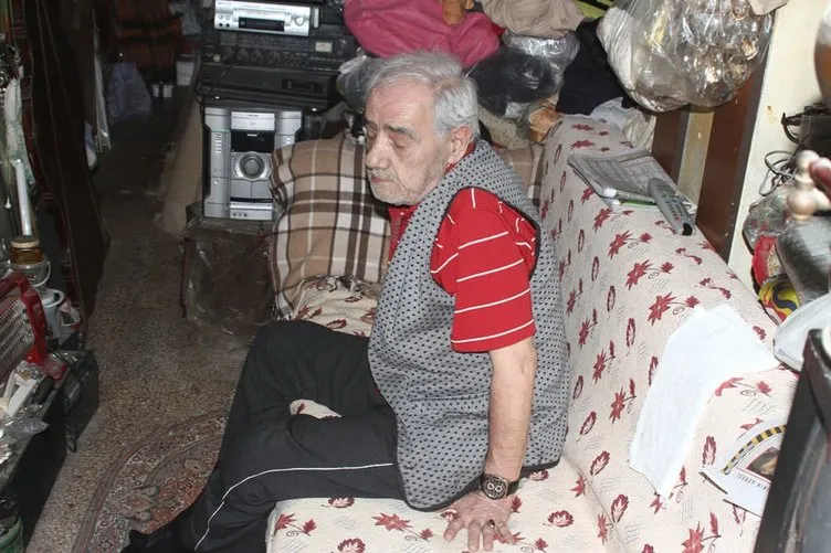 Ebru yalıda babası eskicide yaşıyor