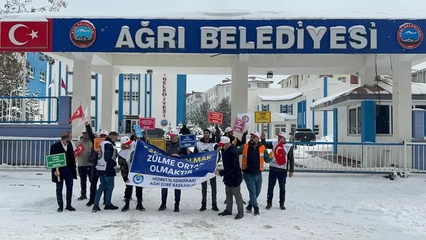 hak-is-agri-subesi-isten-cikarilan-50-isci-icin-belediye-onunde-eylem-yapti-1740154165506.jpg