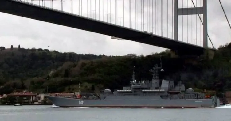 Rus Savaş Gemisi İstanbul Boğazı’ndan geçerek Karadenize açıldı