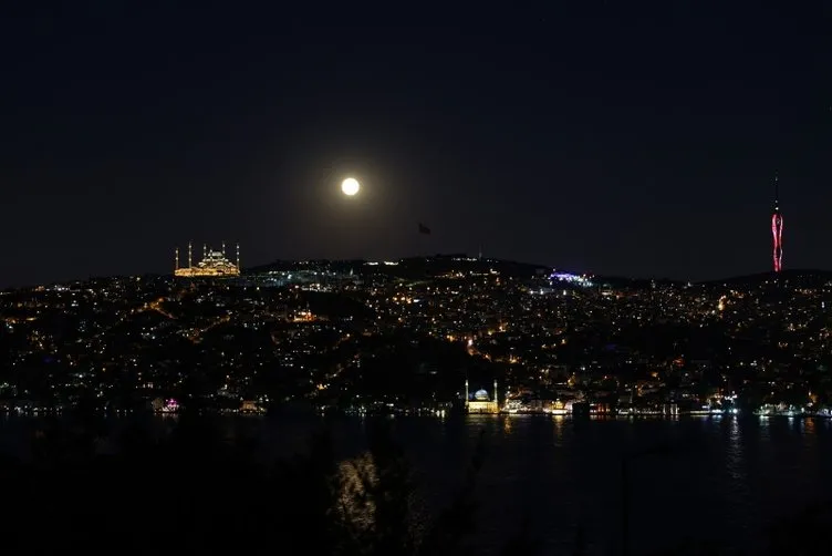 İstanbul’da süper dolunay manzarası göz kamaştırdı!