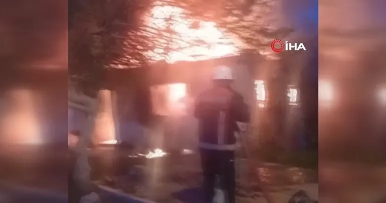 Sobadan çıkan yangın evi kül etti