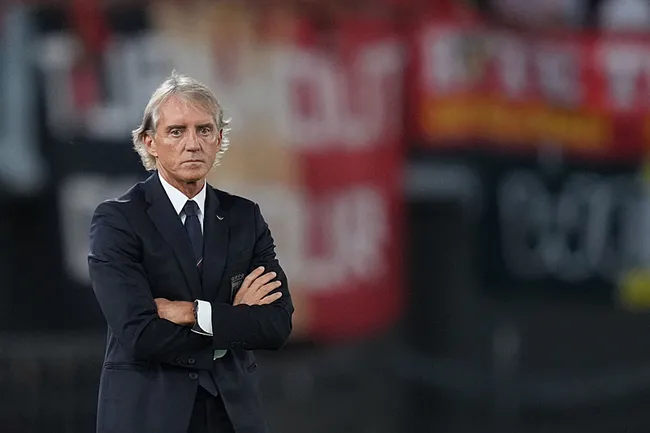 manciniden-olayl-karar-italya-aday-kadrodan-10-futbolcusunu-turkiyeye-getirmiyor-1790503404615.jpg