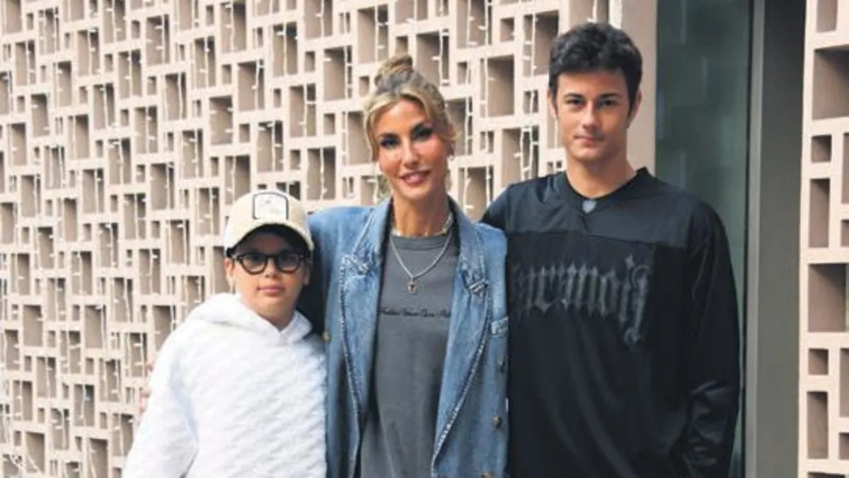 Dijital müzeyi çocuklarıyla gezdi