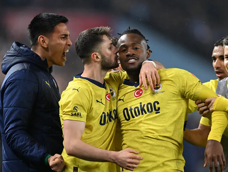 fenerbahce-bu-sezon-batshuayinin-gol-attigi-maclarda-puan-kaybetmedi-1710751181052.jpg