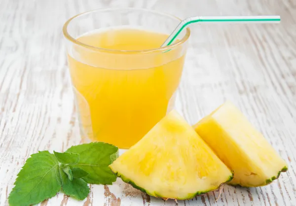 Ananas suyu öksürük şurubundan daha faydalı
