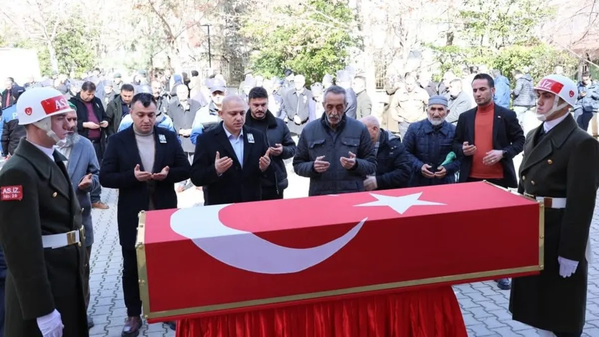 Kıbrıs Gazisi Tayyip Çevik, dualarla uğurlandı Kıbrıs Gazisi Tayyip Çevik, dualarla uğurlandı