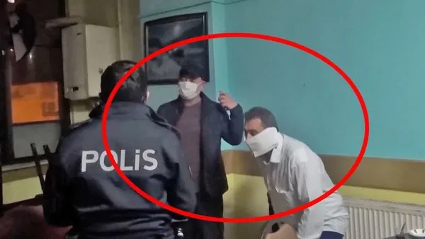 İstanbul'da polis baskınında gülümseten olay! Yakalanınca tuvalet kağıdını maske yapan vatandaş kamerada...