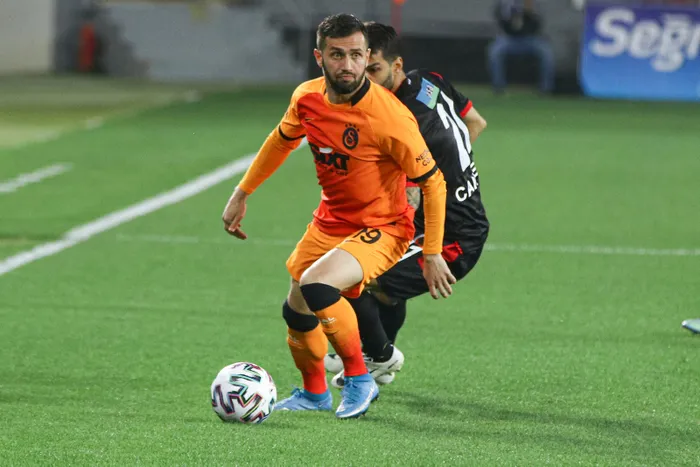son-dakika-galatasarayda-3-isimle-yollar-ayriliyor-marcao-kerem-arasinda-yasanan-tokat-olayi-1633846482757.jpg