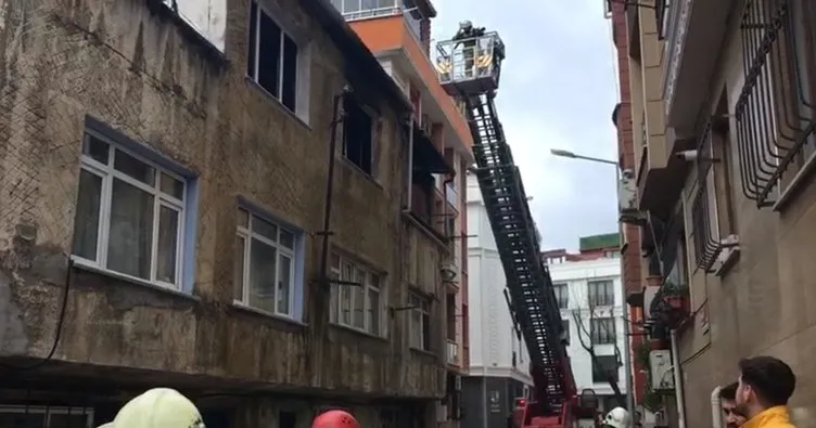 İstanbul’da 2 katlı binada korkutan yangın