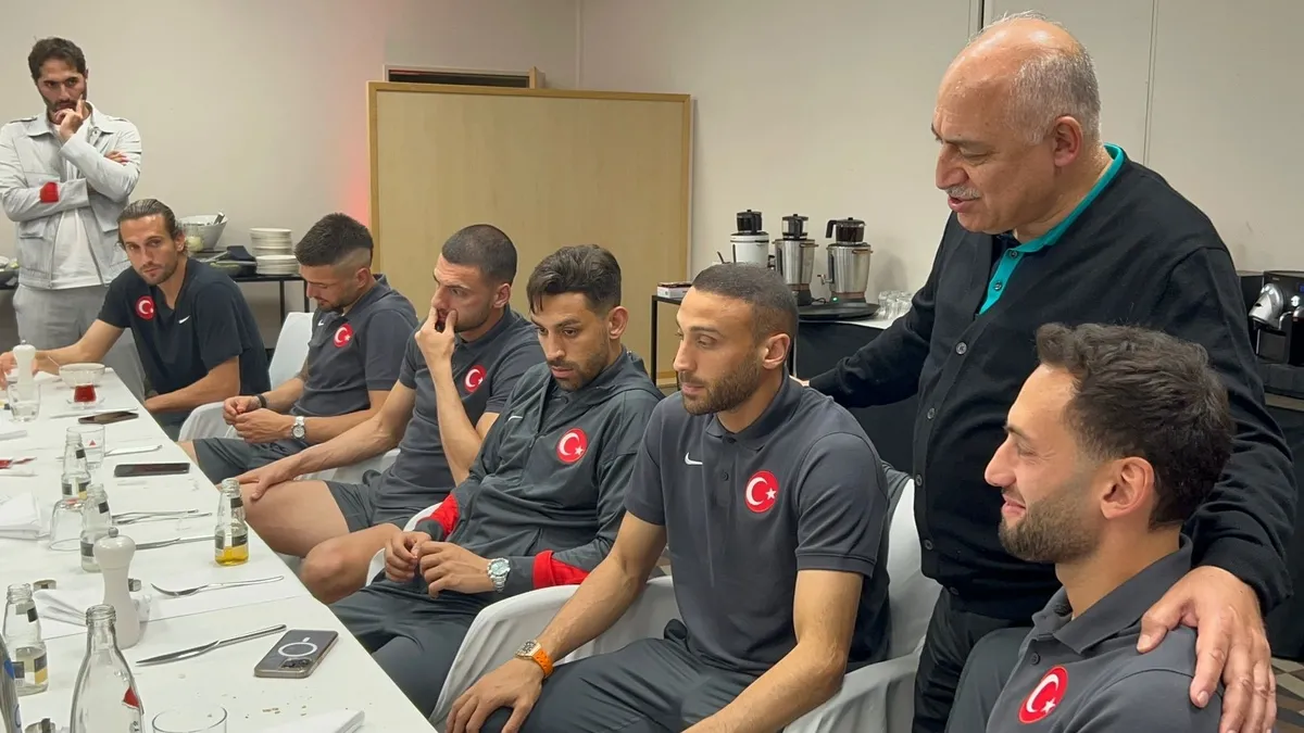 TFF Başkanı Mehmet Büyükekşi, milli takım kampını ziyaret etti