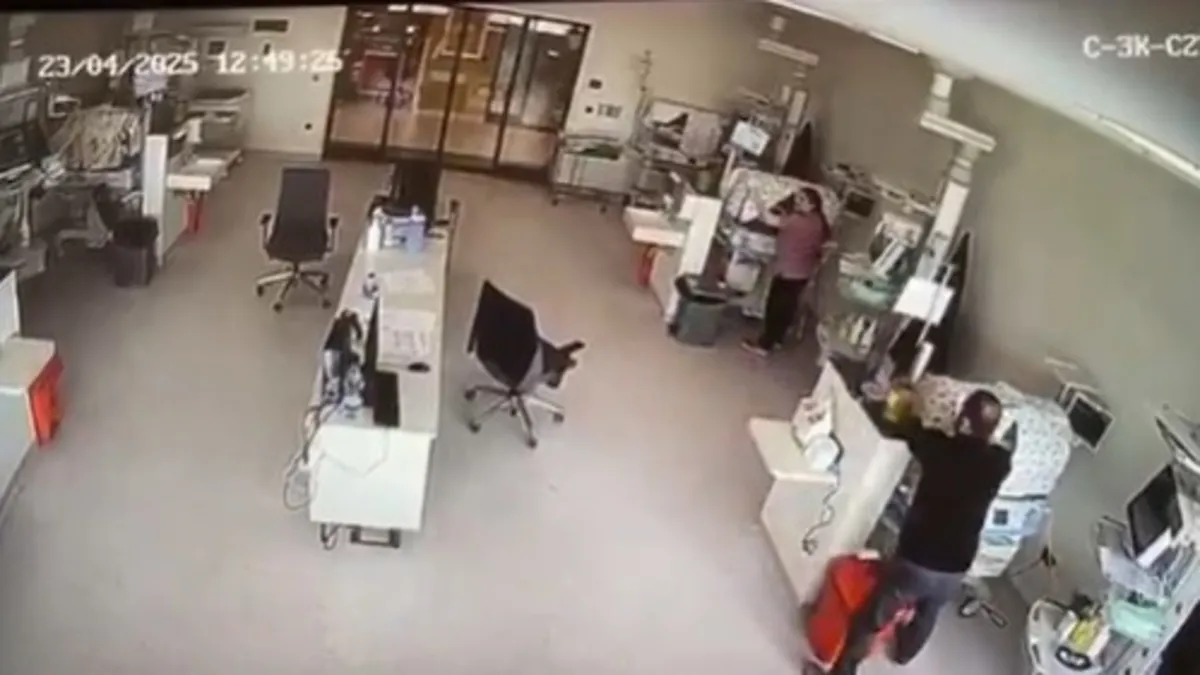 İstanbul’daki 6,2’lik deprem sırasında duygulandıran görüntü: Bebeklerin başından bir an ayrılmadılar! İstanbul’daki 6,2’lik deprem sırasında duygulandıran görüntü: Bebeklerin başından bir an ayrılmadılar!