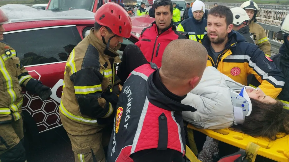 Yalova’da tır otomobille çarpıştı: 4 yaralı! Yalova’da tır otomobille çarpıştı: 4 yaralı!