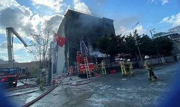 Akit Medya Grubu’nun içinde bulunduğu binada çıkan yangını söndürme çalışmaları sürüyor