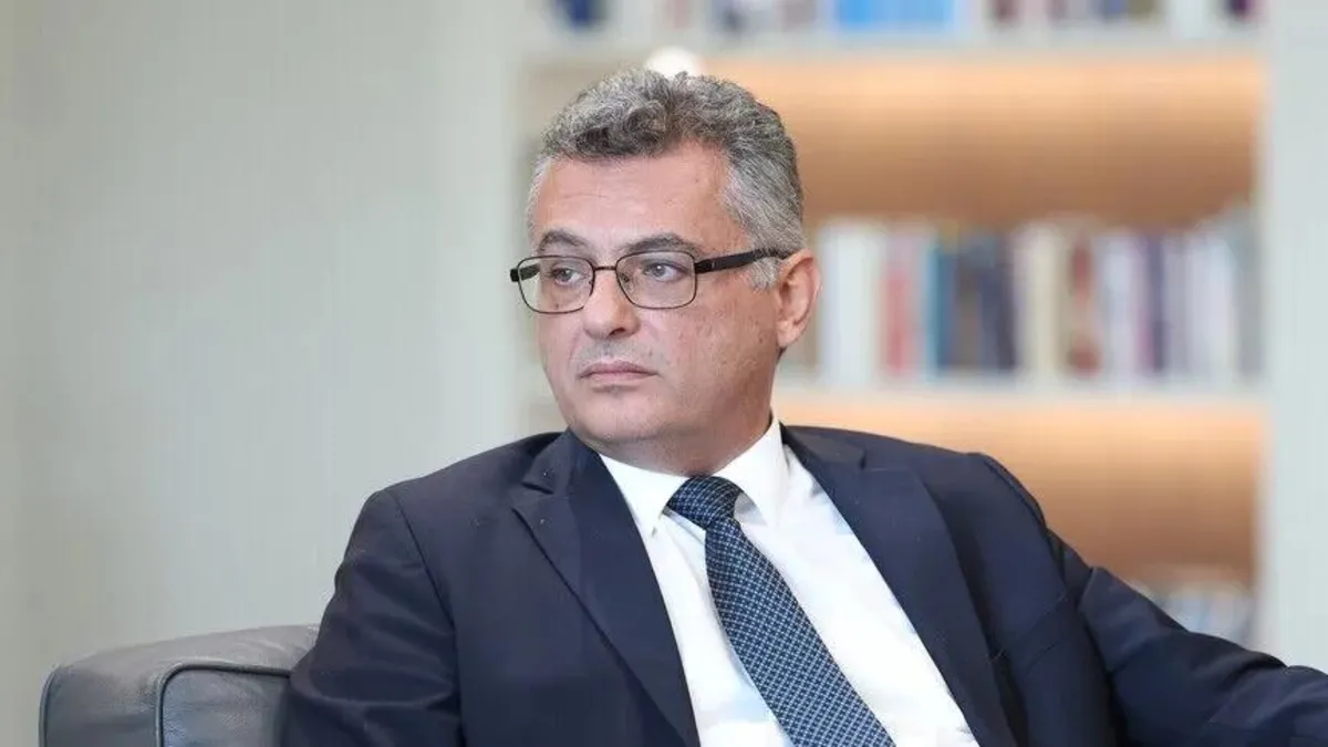 KKTC Cumhurbaşkanı Tufan Erhürman rahatsızlandıktan sonra hastaneye kaldırıldı.