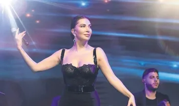 Şarkılarını öğretmenler için söyledi