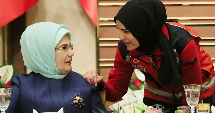 Emine Erdoğan’dan sağlık çalışanlarının özveri ve fedakarlığına övgü
