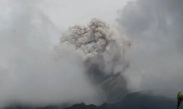 Endonezya’da Merapi Yanardağı’nda son 24 saatte 52 patlama yaşandı