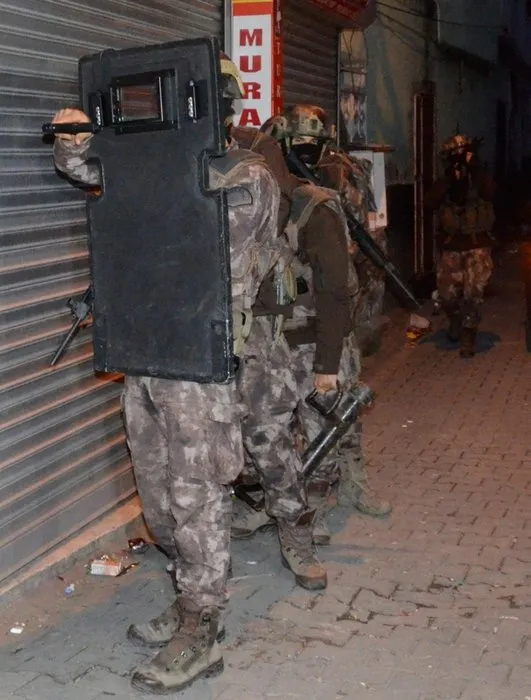 Adana merkezli 4 ilde, 600 polisle uyuşturucu operasyonu