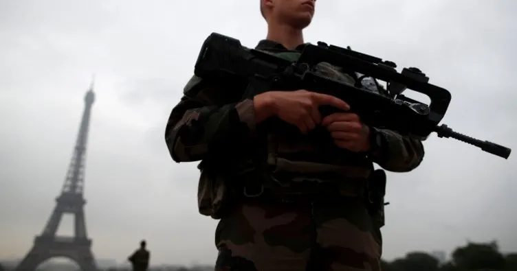 Son Dakika: Fransa’da askerlere bıçaklı saldırı