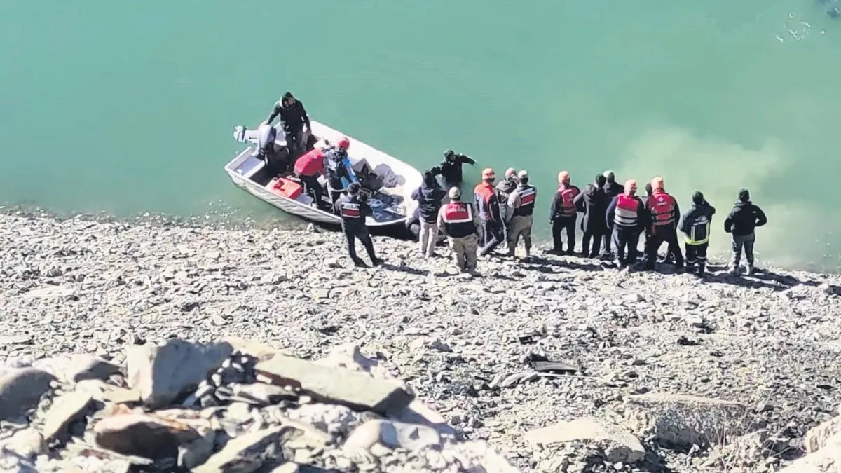 Otomobil baraj gölüne uçtu: 3 ölü